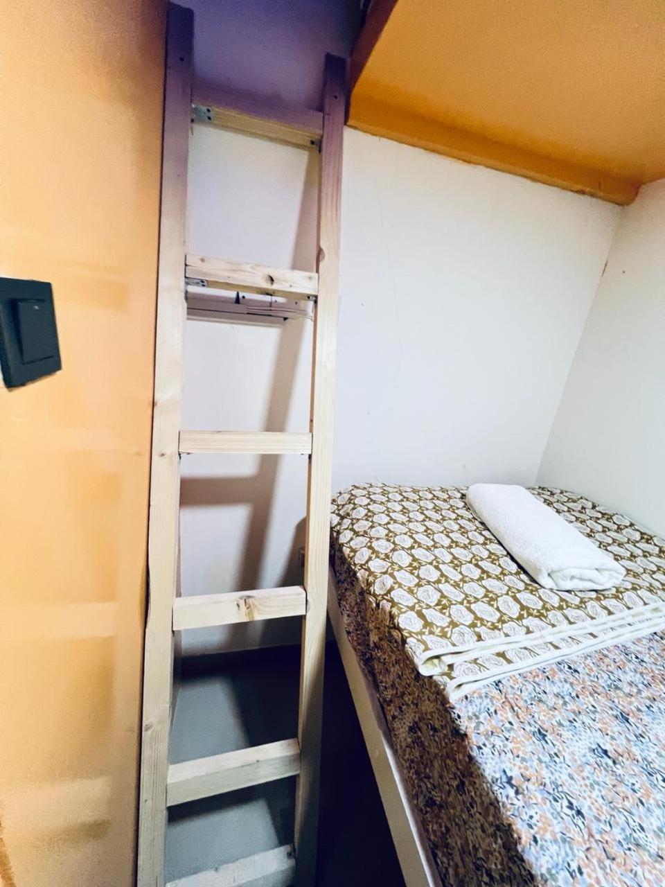 迪拜Moon Backpackers Burjman Exit 2, Family Partitions, Loft Partitions,公寓 外观 照片