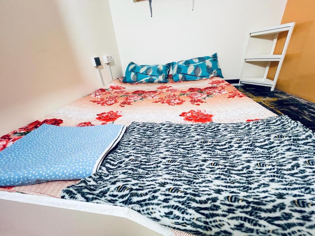 迪拜Moon Backpackers Burjman Exit 2, Family Partitions, Loft Partitions,公寓 外观 照片