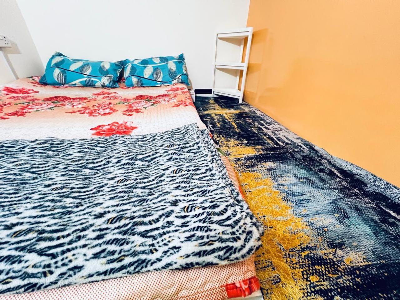 迪拜Moon Backpackers Burjman Exit 2, Family Partitions, Loft Partitions,公寓 外观 照片
